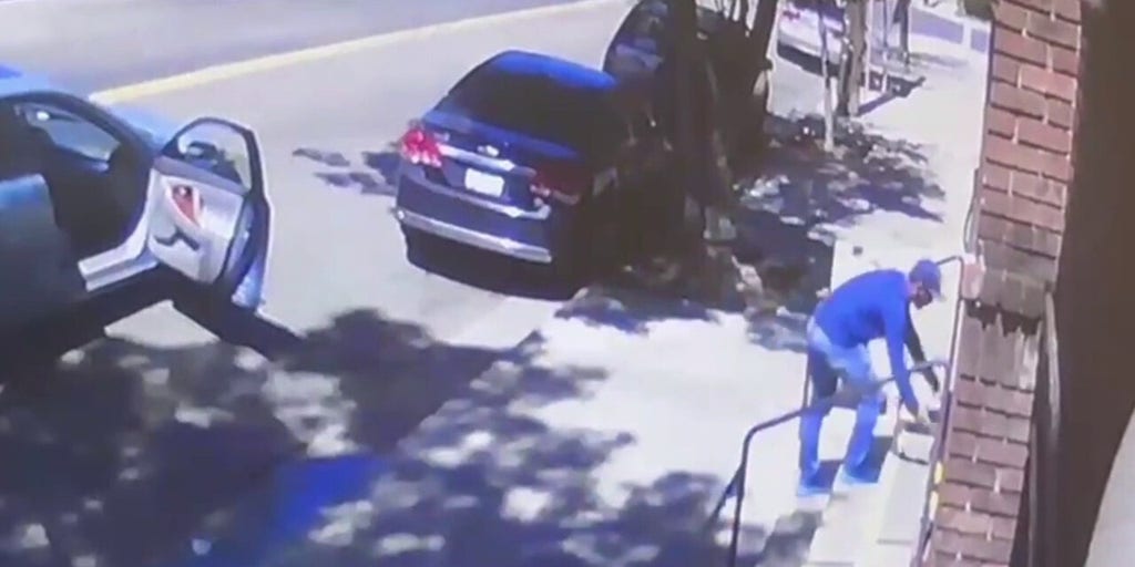 California DoorDash Driver Seen Faking Delivery, Stealing Pizza: Video ...