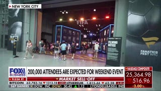 Sports fans unite for Fanatics Fest in NYC, drawing thousands