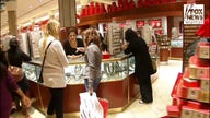 Shoppers pulling back on holiday spending: Survey