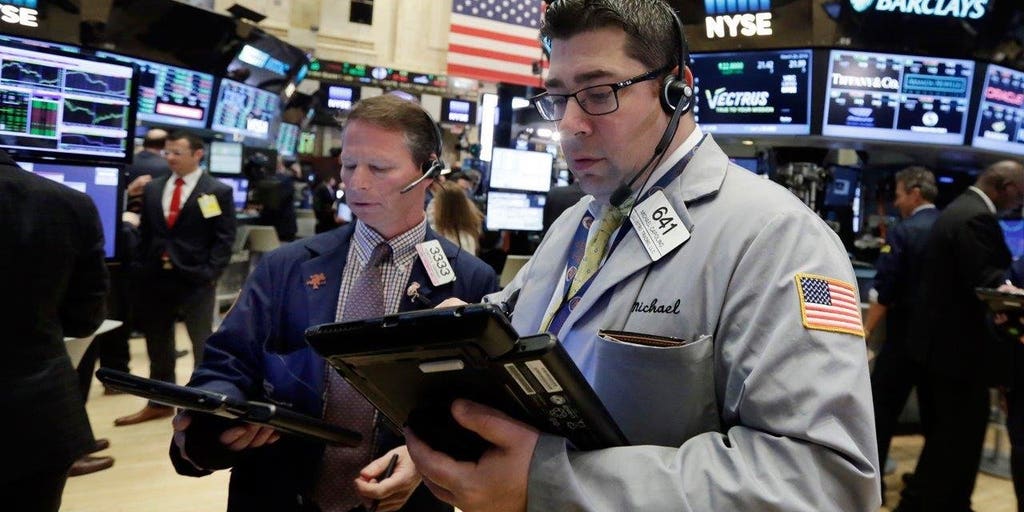 Dow charges higher as stocks and oil diverge | Fox Business Video