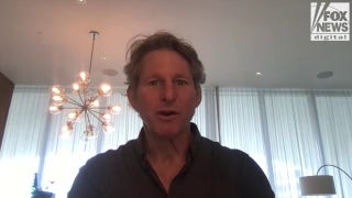 Government shutdown chaos: Aviation expert shares key tips for Thanksgiving travelers