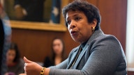 Officials pressure Loretta Lynch to step aside in Clinton email probe