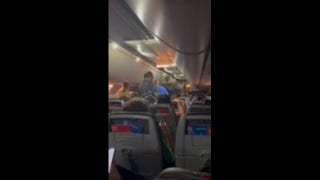 American Airlines passengers in Miami stuck on sweltering flight - Fox Business Video