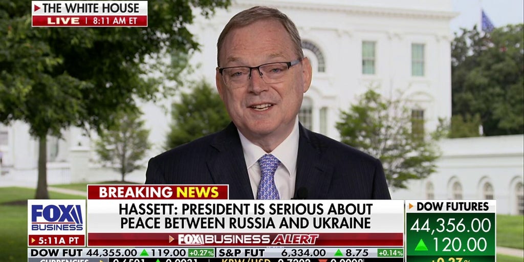 Trump economist teases Apple investment deal: 'Trillion in commitments' | Fox Business Video