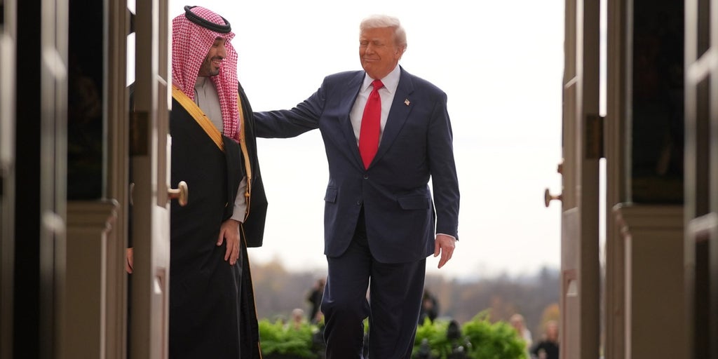 Fox News @ Night - Tuesday, November 17