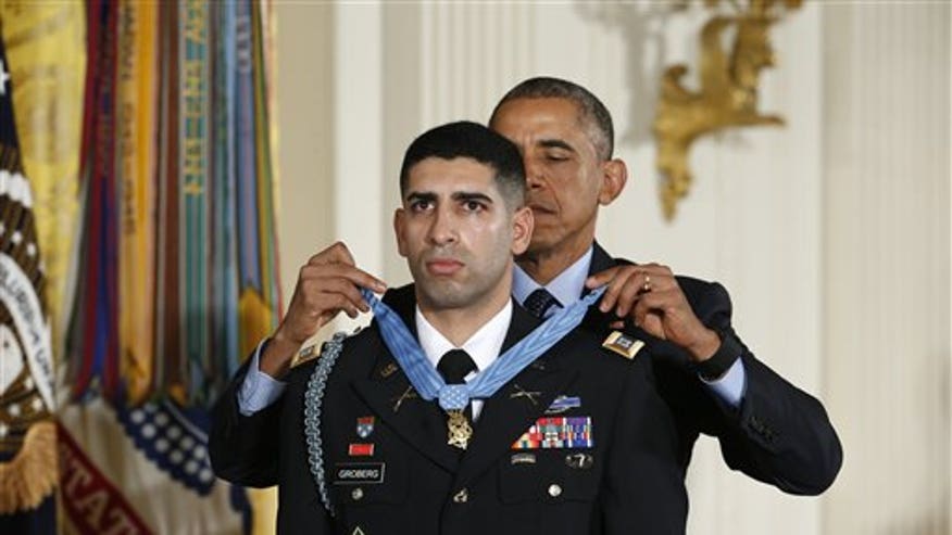 Former Army captain who tackled suicide bomber awarded Medal of Honor ...