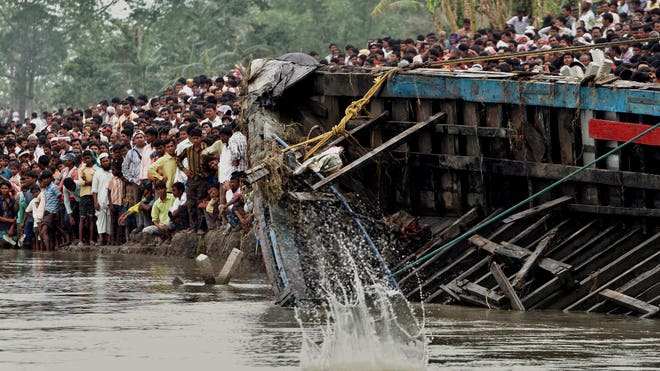 103 dead, 100 missing after ferry capsizes in India | Fox News