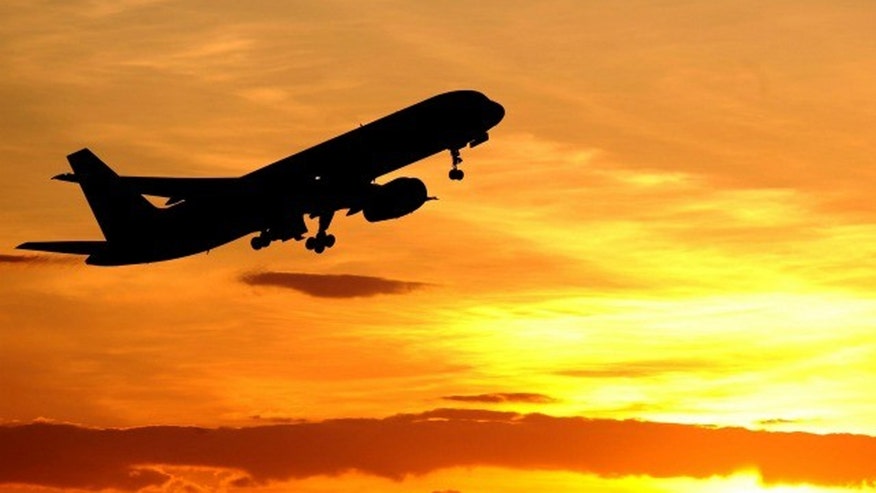airplnetakeoffsun_ap.jpg