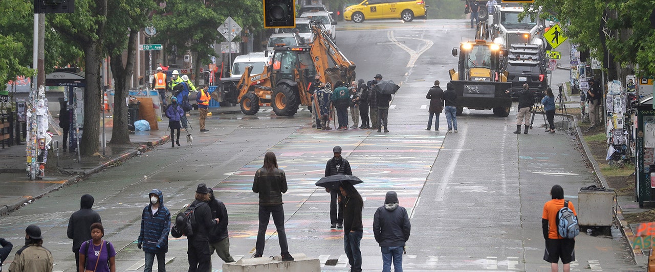 Seattle cops move in to clear out violent CHOP zone, retake occupied precinct; multiple arrests