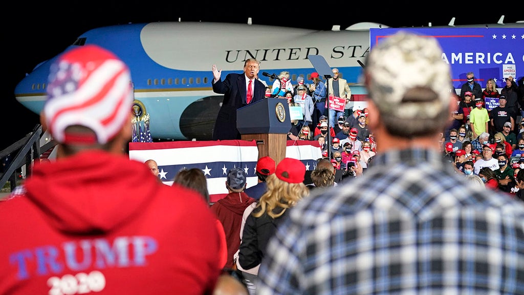 Secret Service, FBI arrest armed people with strange items near Trump rally