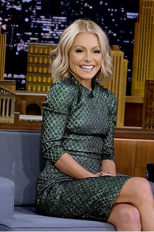 Kelly Ripa gets CHEEKY