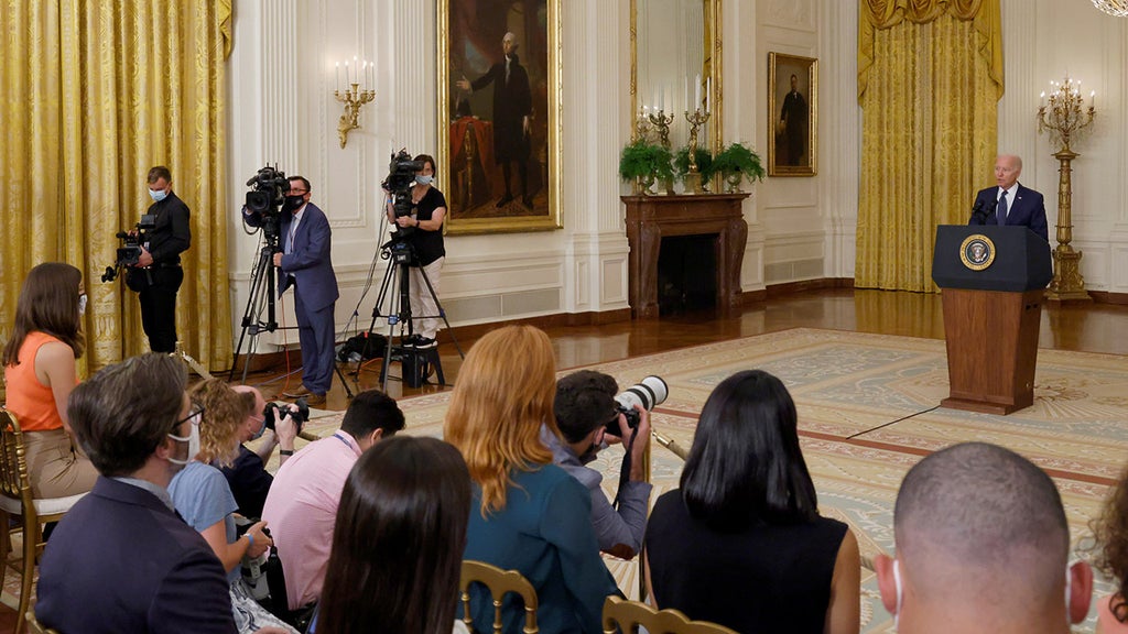 SEE IT: Stunning photo of defeated Biden at press conference goes viral