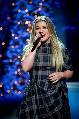 Kelly Clarkson PARTIES in Vegas amid divorce