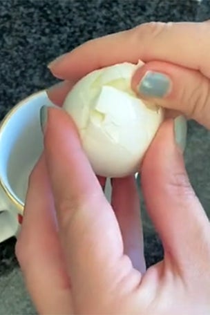 How to PERFECTLY peel boiled eggs