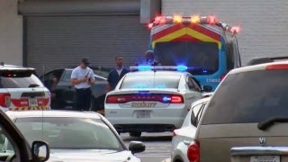 georgia food court mall shooting - cops outside