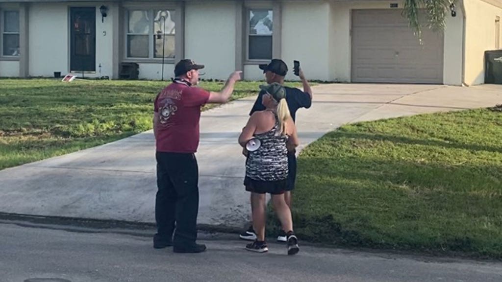 Fight nearly breaks out between Laundrie family neighbor, protester