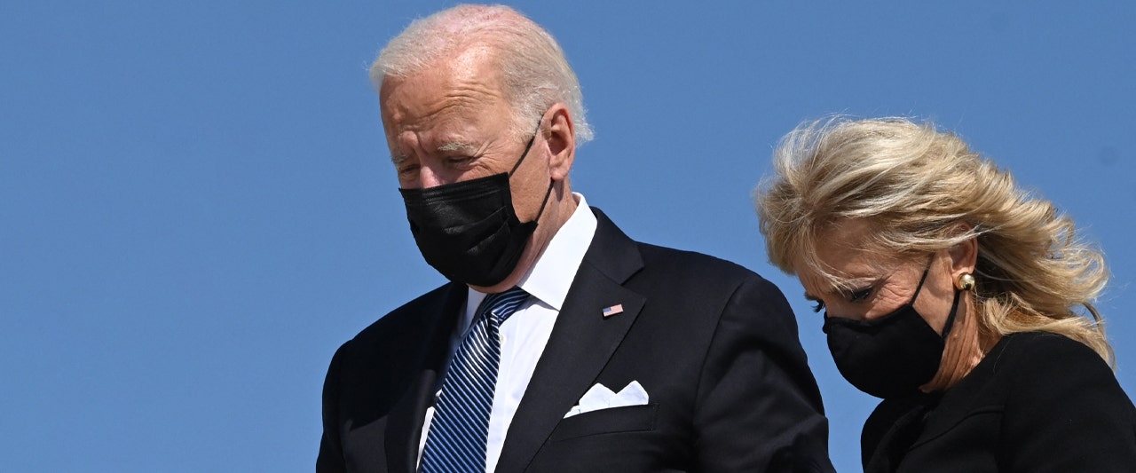 bidens blue background heads down