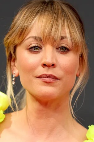 Kaley Cuoco STUNS post-split