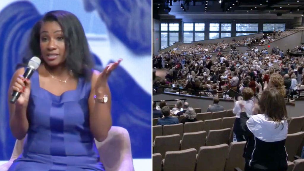 Mom electrifies crowd with response to DOJ calling parents 'domestic terrorists'