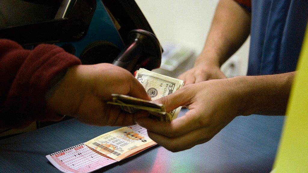 Single winning Powerball ticket — worth about $700M — sold in this state