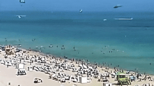 Day at the beach erupts into chaos after massive splash right next to swimmers