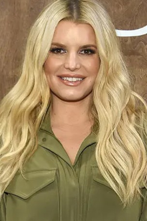 Simpson FLAUNTS physique