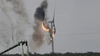 Vea cómo una turbina eólica se desintegra en Texas después de un rayo