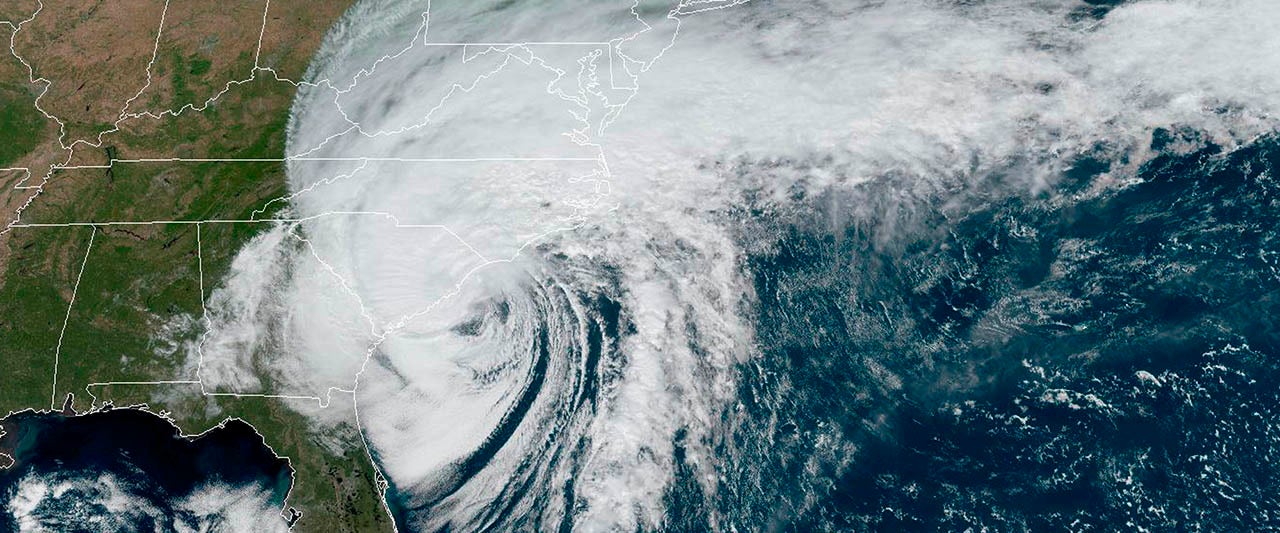Hurricane Ian accelerates toward the South Carolina coast with powerful storm surge