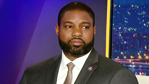 النائب بايرون دونالدز: بايدن يقدم نفسه كمستبد