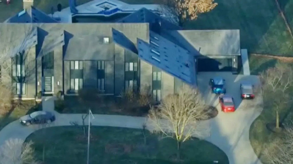 Who police believe is responsible for family of 5 found dead in mansion