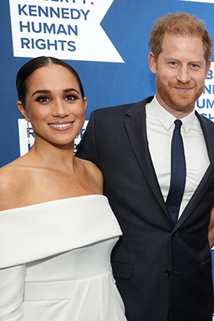 Sussexes want royal 'APOLOGY'