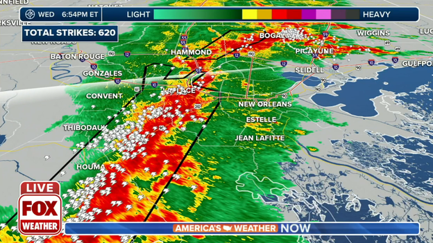 Line of severe storms moving into New Orleans