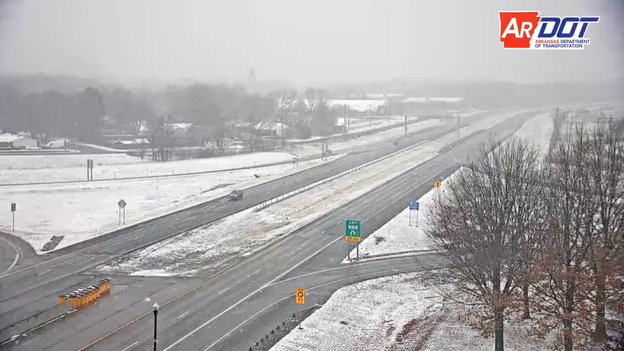 Moderate snow falling in northwest Arkansas