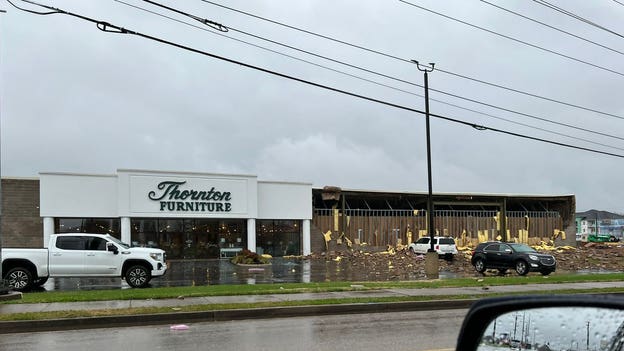 Furniture store damaged in Bowling Green, Kentucky