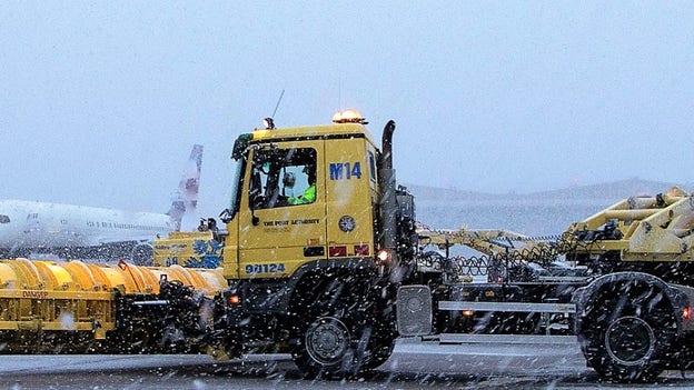 Winter storm cancels flights at New York airports