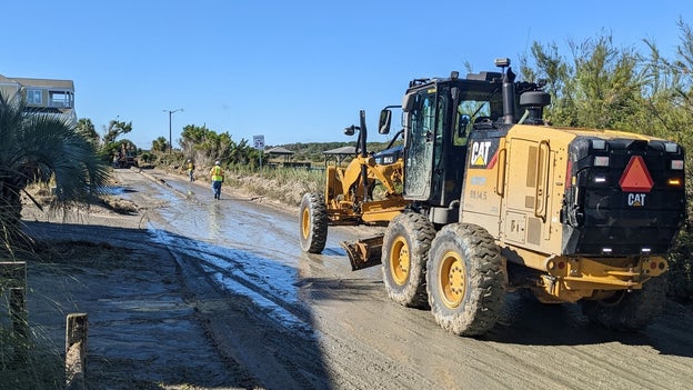 SC crews clearing sand from coastal streets