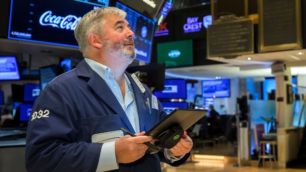 Stocks continue to whipsaw between positive, negative territory