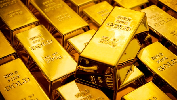 Gold prices fall for second straight day, dollar higher