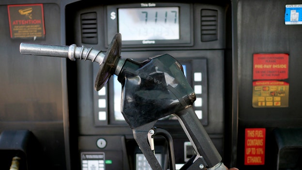 Decreasing gas demand and oil prices push pump prices lower