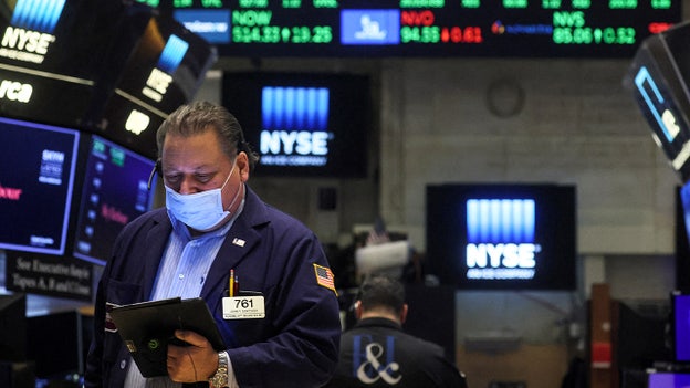 Stocks close lower, major indexes down for third day