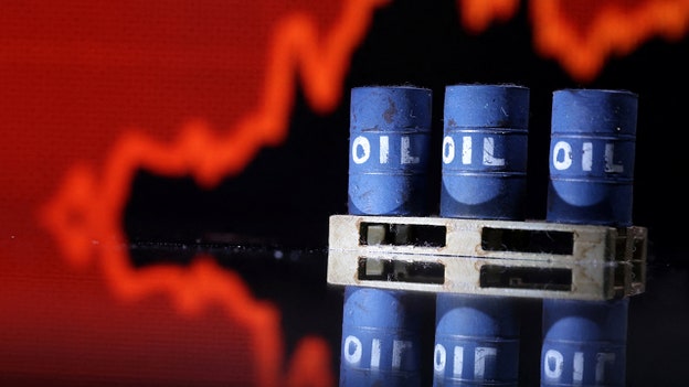 Oil prices fall on recession fears