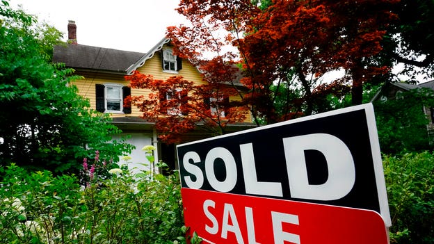 Pending home sales slump 10.2% in September