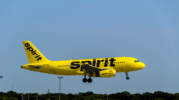 Spirit Airlines top profit estimate, misses on revenue