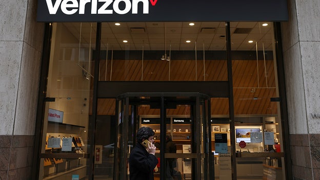 Verizon profit drops 23% as pricier plans result in subscriber loss