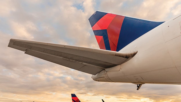 Delta Air Lines sees fourth quarter profit