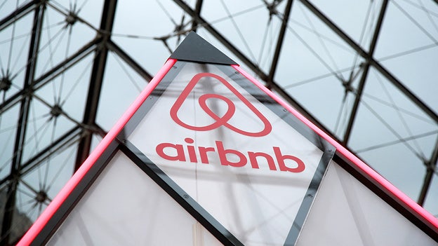 Airbnb's revenue forecast takes hit from strong dollar, slowing bookings