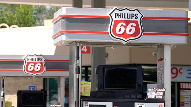 Marathon Petroleum and Phillips 66 cruise past estimates on fuel demand surge