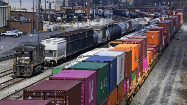 US rail critical to economy as strike looms