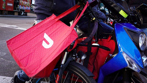 DoorDash revenue beats estimates as appetite for food delivery holds up