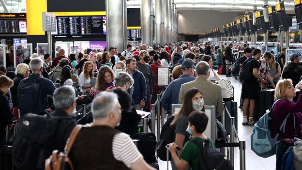 Border Force workers at British airports to strike over Christmas — union